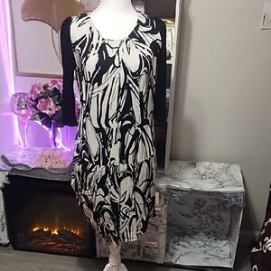 Black & White Abstract Midi Dress with Raglan Sleeves